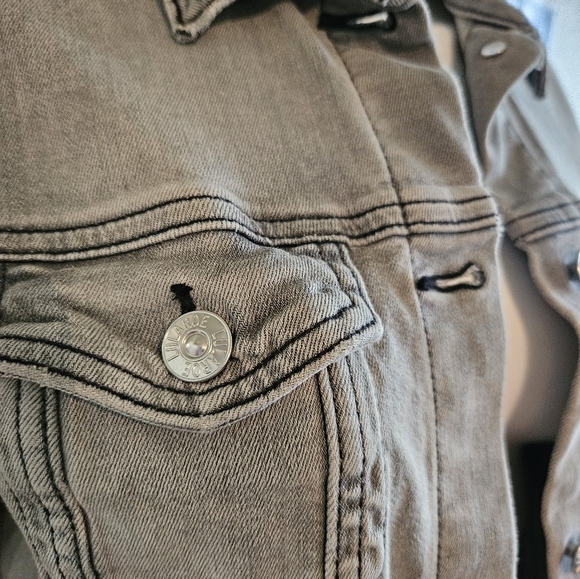 Lularoe Harvey gray denim jacket size small like new - Picture 3 of 6
